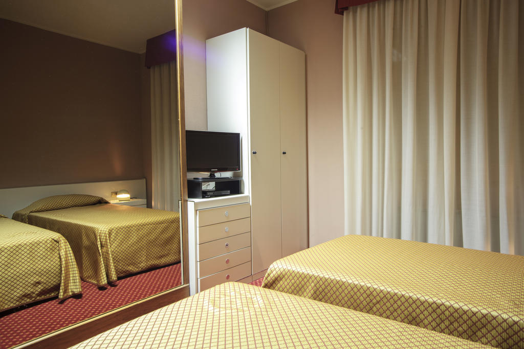 Hotel I Diamanti Garlasco Oda fotoğraf