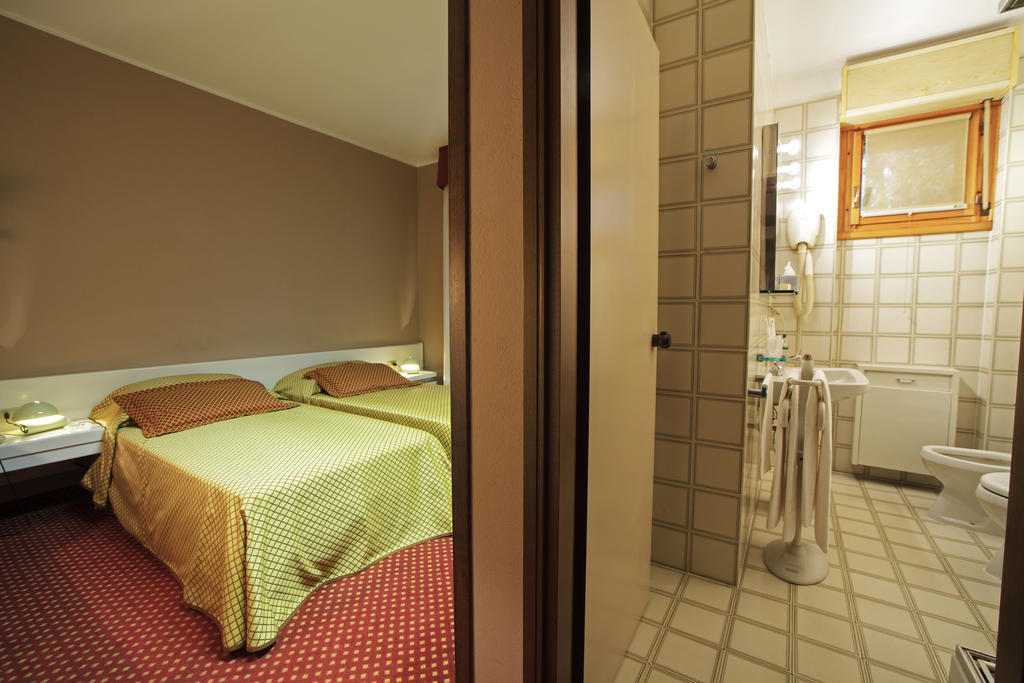 Hotel I Diamanti Garlasco Oda fotoğraf